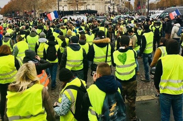 france 2018 riot yellow vest protest